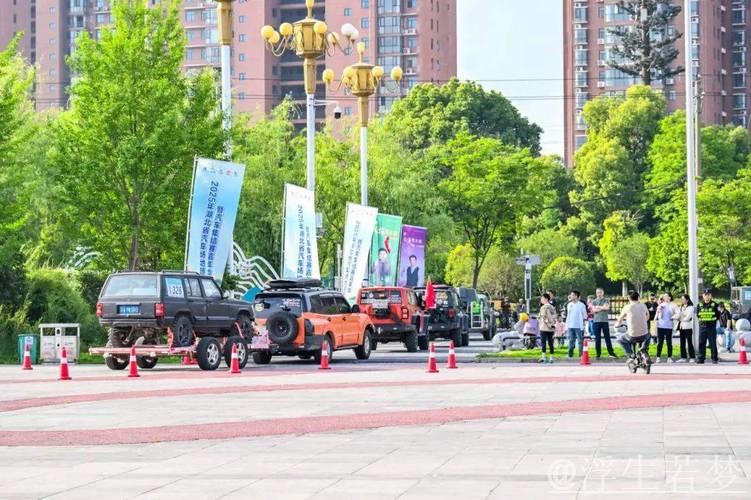 湖北钟祥上演汽车场地越野赛精彩对决